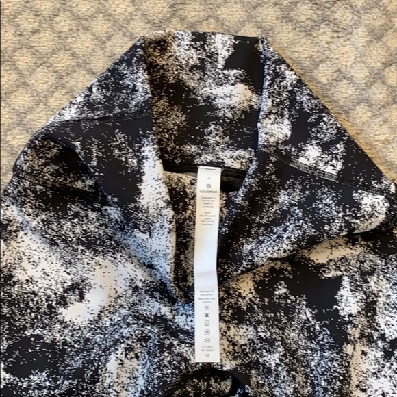 Lululemon women’s leggings, size 4, like new - Picture 4 of 7